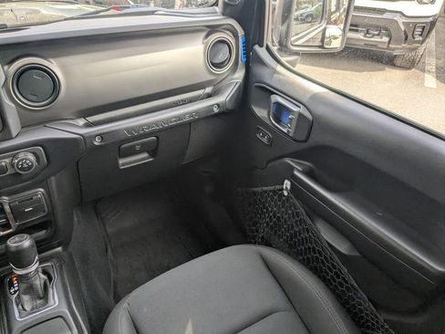 Used 2019 Jeep Wrangler Unlimited Sport S image 17
