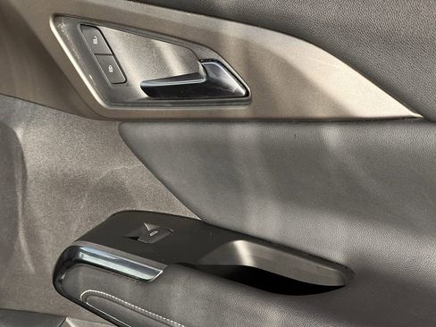 Used 2025 Chevrolet Traverse LT image 32