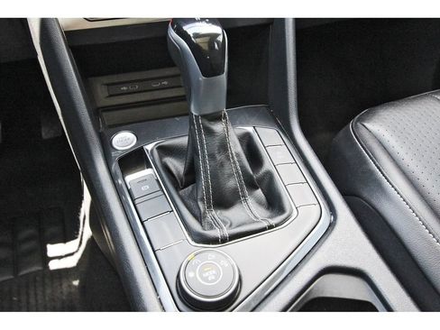 Used 2022 Volkswagen Tiguan SE AWD/4WD image 31
