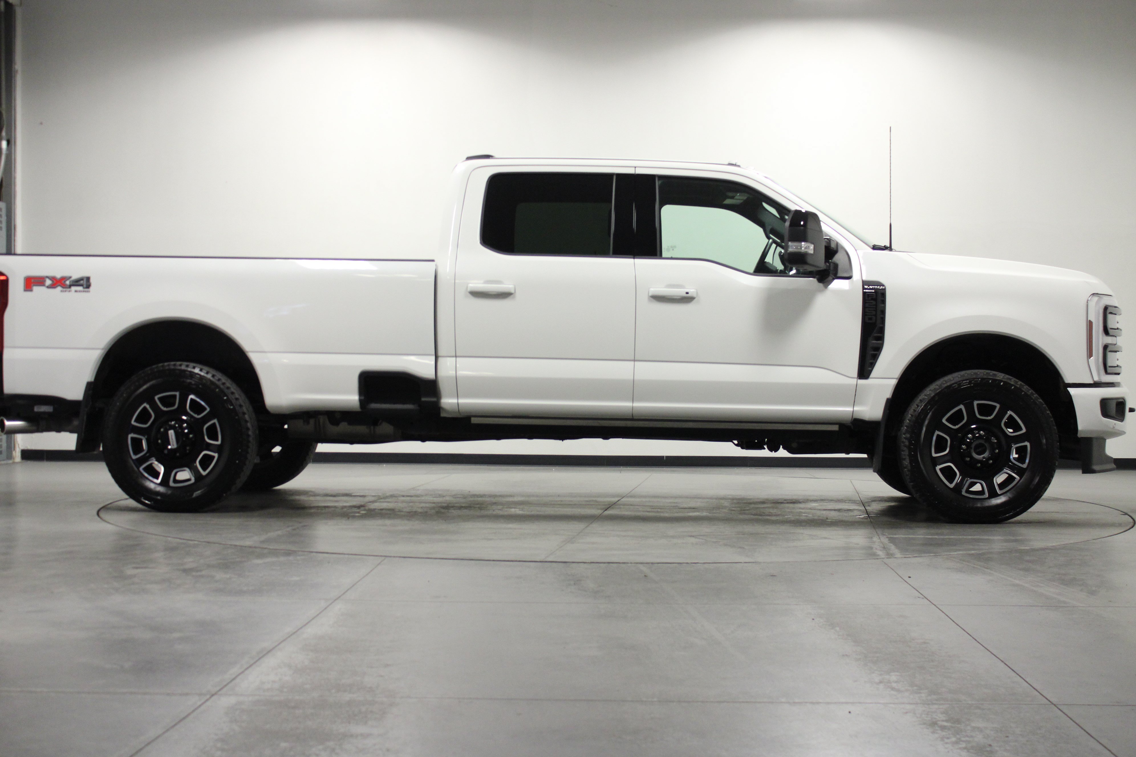 Used 2026 Ford F250 Platinum AWD/4WD image 3