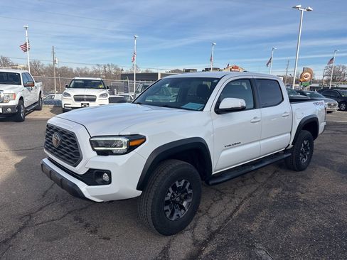 Used 2023 Toyota Tacoma TRD Off-Road image 3