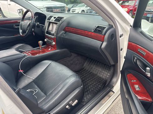 Used 2011 Lexus LS 460 w/ Luxury Value Edition RWD image 18