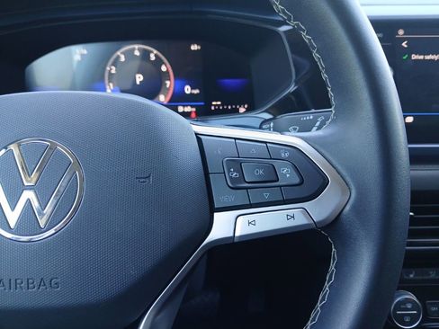 Used 2024 Volkswagen Taos SE image 16