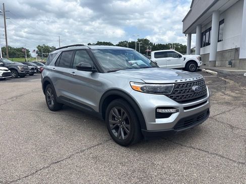 Used 2023 Ford Explorer XLT w/ Equipment Group 202A AWD/4WD image 1