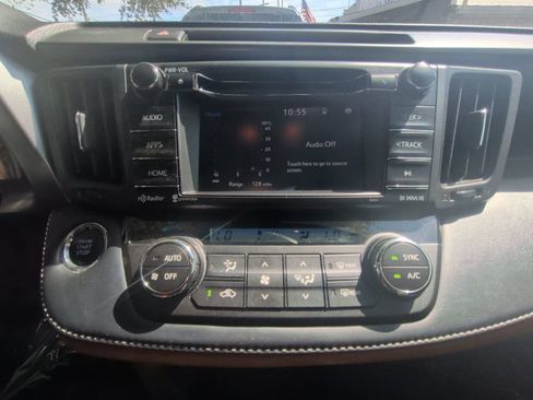 Used 2018 Toyota RAV4 SE w/ Power Extra Value Package FWD image 17