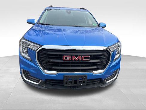 Used 2024 GMC Terrain SLE w/ Driver Convenience Package FWD image 7