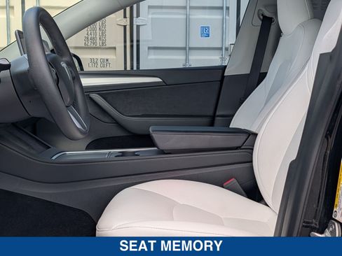 Used 2023 Tesla Model Y Performance AWD/4WD image 22