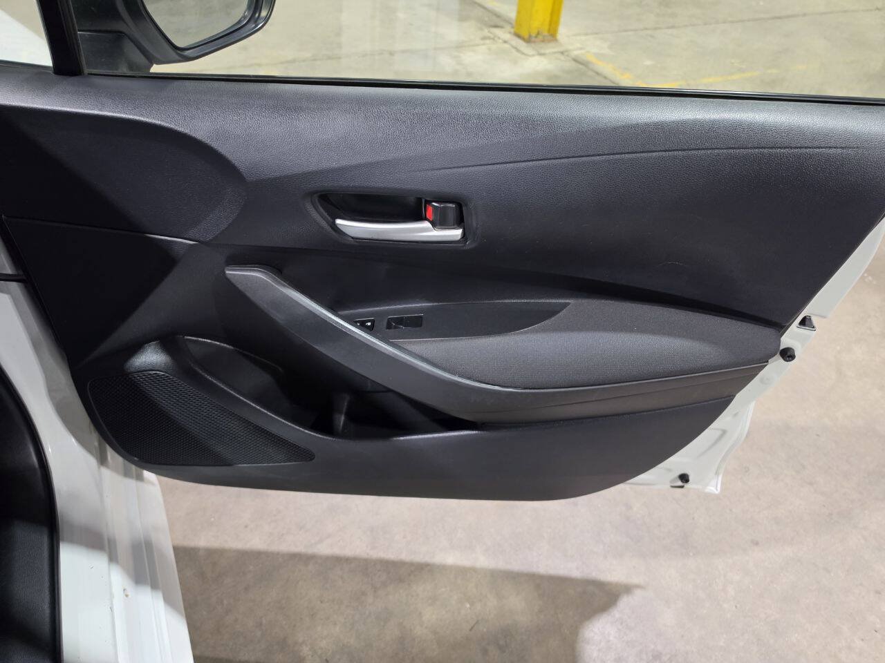Used 2020 Toyota Corolla LE FWD image 32