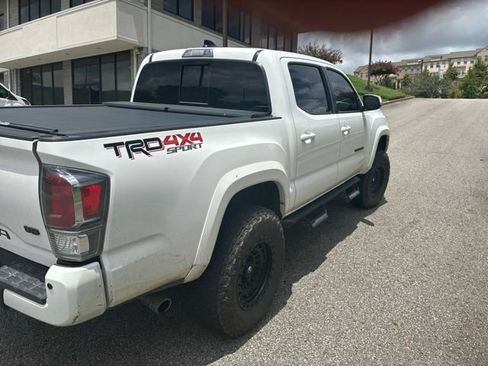 Used 2020 Toyota Tacoma TRD Sport w/ TRD Premium Sport Package AWD/4WD image 6