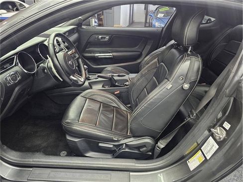 Used 2016 Ford Mustang Coupe RWD image 9