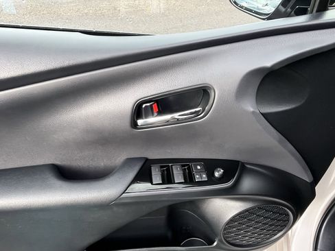 Used 2019 Toyota Prius Prime Plus image 16