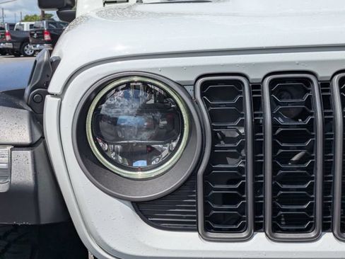 Used 2024 Jeep Wrangler Unlimited Rubicon w/ XTREMEE 35" Tire Package AWD/4WD image 10