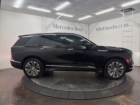 Used 2026 Cadillac Vistiq Luxury w/ LPO, Floor Liner Package image 8