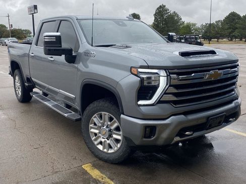 Used 2024 Chevrolet Silverado 2500 High Country w/ Technology Package AWD/4WD image 1