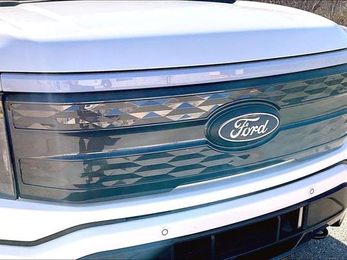 Used 2025 Ford F150 Lightning Platinum image 29