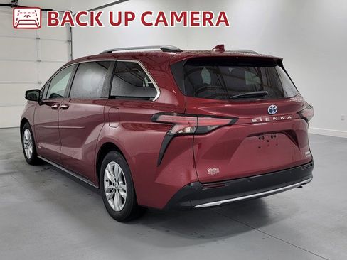 Used 2021 Toyota Sienna Limited FWD image 6