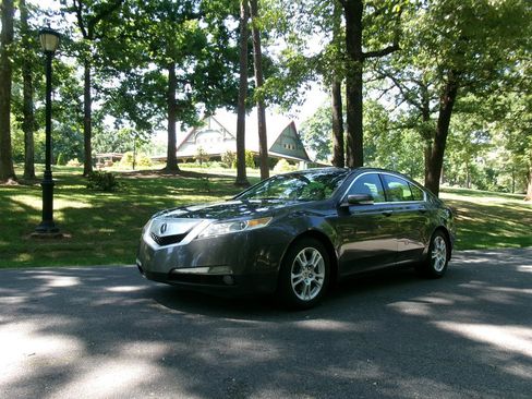 Used 2010 Acura TL w/ Technology Package FWD image 1