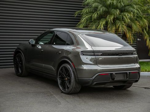 Certified 2025 Porsche Macan Electric RWD image 3