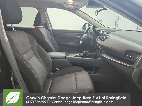 Used 2025 Nissan Rogue SV FWD image 30