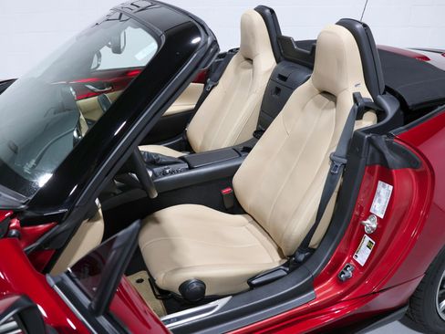 Used 2019 MAZDA MX-5 Miata Grand Touring w/ Appearance Package image 73