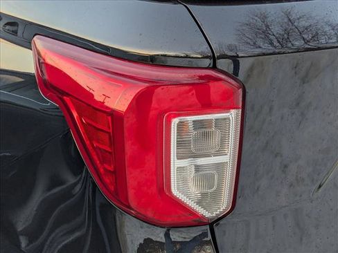 Used 2022 Ford Explorer XLT w/ Equipment Group 202A image 11