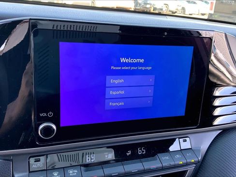 Used 2025 Toyota Camry SE w/ Convenience Package image 31