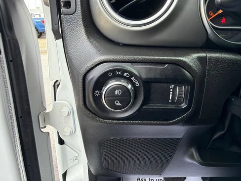 Used 2023 Jeep Gladiator Overland AWD/4WD image 18