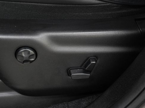 Used 2017 Jeep Grand Cherokee Overland AWD/4WD image 24
