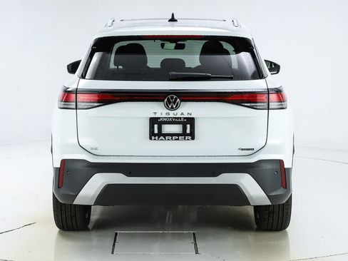 New 2026 Volkswagen Tiguan SE image 8