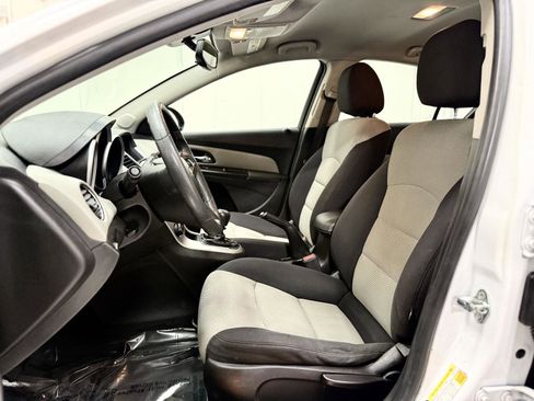 Used 2015 Chevrolet Cruze LS FWD image 13