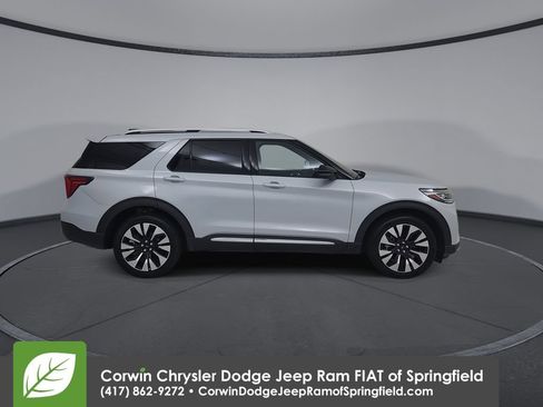 Used 2025 Ford Explorer Platinum w/ LUX Leather Package AWD/4WD image 17