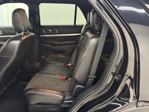 Used 2018 Ford Explorer XLT w/ Equipment Group 202A AWD/4WD image 21