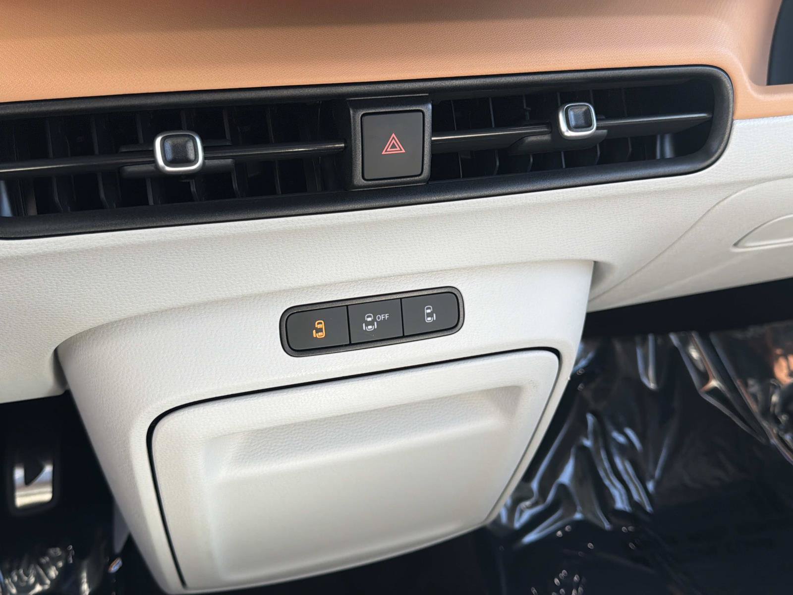 Certified 2025 Volkswagen ID. Buzz Pro S Plus RWD image 25