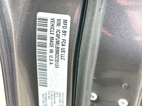Used 2021 Jeep Cherokee Latitude Plus w/ Sun & Sound Group AWD/4WD image 22