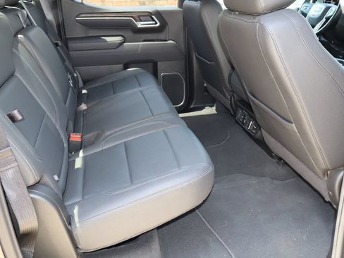 Used 2025 GMC Sierra 1500 SLT AWD/4WD image 17