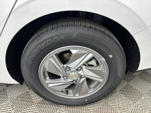 New 2026 Hyundai Elantra SE image 18
