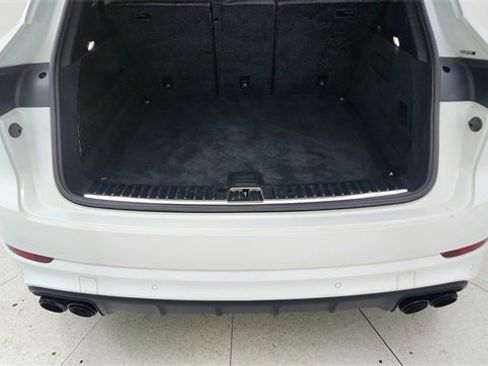 Used 2021 Porsche Cayenne Base image 14