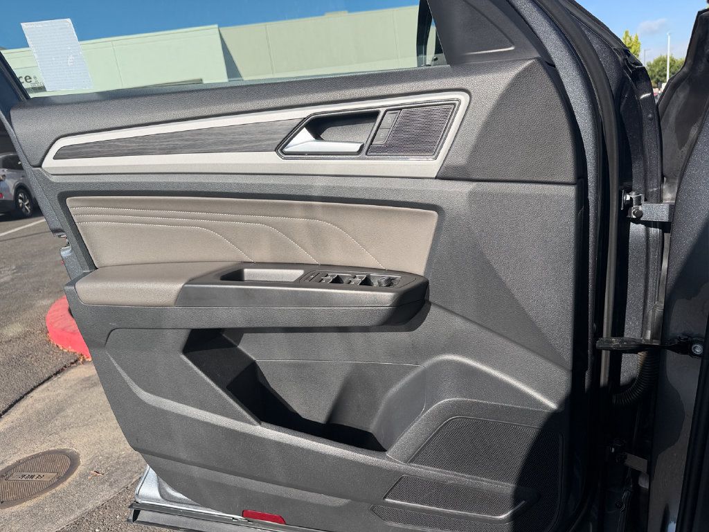 Used 2023 Volkswagen Atlas SE AWD/4WD image 13
