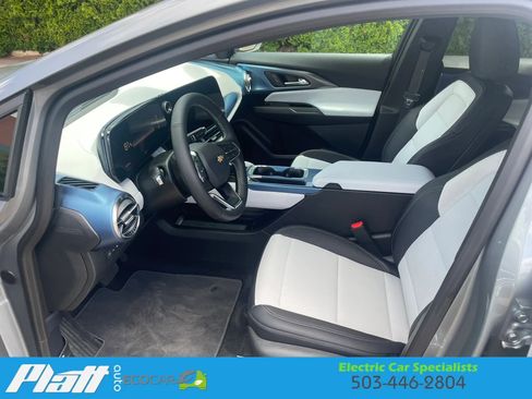 Used 2025 Chevrolet Equinox EV LT FWD image 21