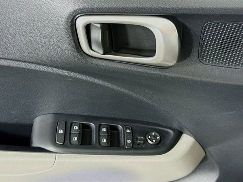 Certified 2023 Hyundai Venue SEL FWD image 24