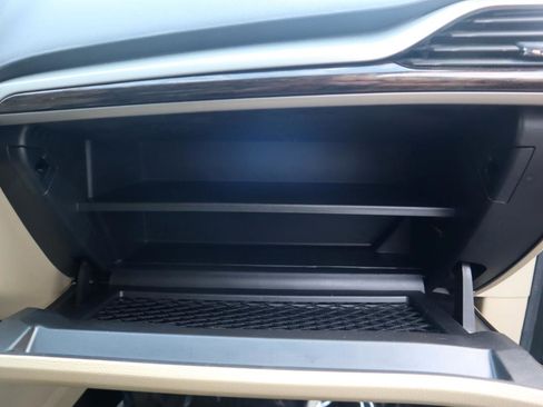 Used 2016 Ford Fusion SE w/ Equipment Group 202A image 40