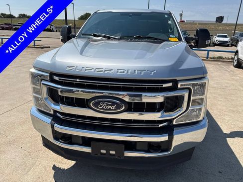 Used 2022 Ford F250 XLT AWD/4WD image 2