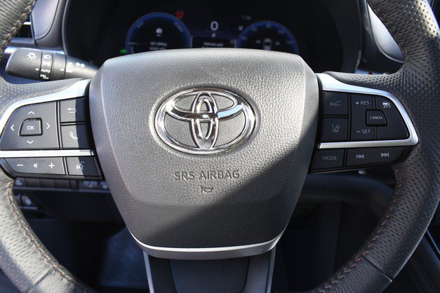 Used 2025 Toyota Sienna Limited AWD/4WD image 33
