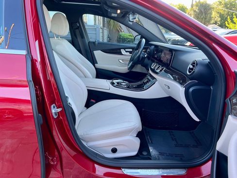 Used 2020 Mercedes-Benz E 450 4MATIC Sedan w/ Parking Assistance Package image 21