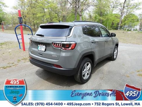 Used 2023 Jeep Compass Latitude AWD/4WD image 5