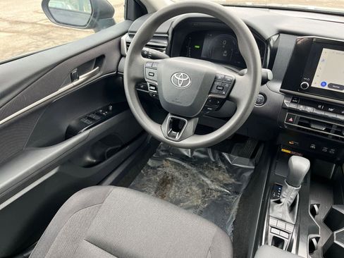 Used 2025 Toyota Camry LE image 31