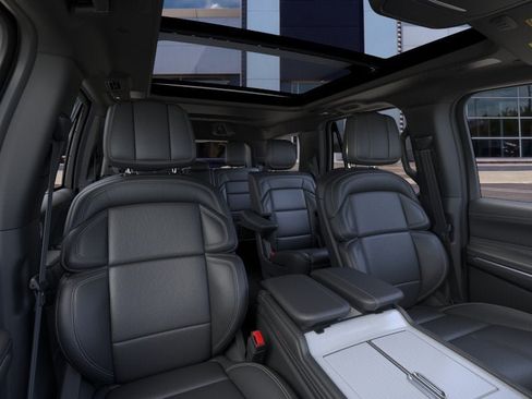 Used 2026 Lincoln Navigator Reserve w/ Jet Appearance Package AWD/4WD image 10