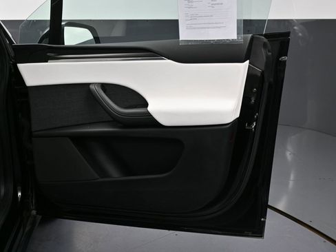Used 2022 Tesla Model X Plaid image 47