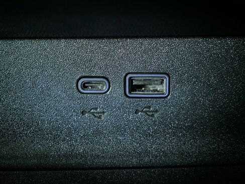 Used 2025 Chevrolet Equinox LT image 32