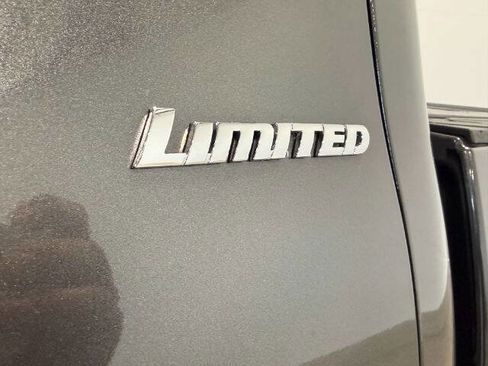 Used 2017 Toyota Tacoma Limited w/ Tow Package AWD/4WD image 18